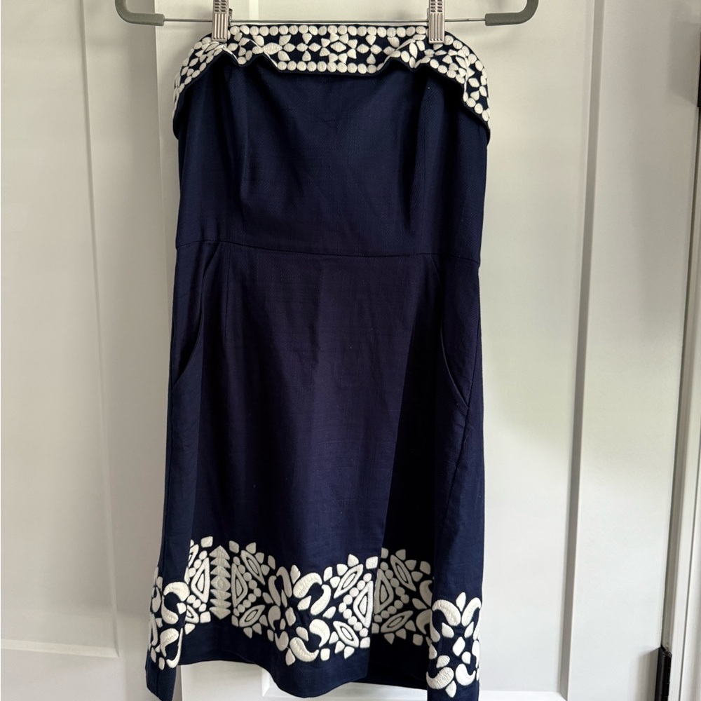 Vineyard Vines Navy and White Floral strapless dress